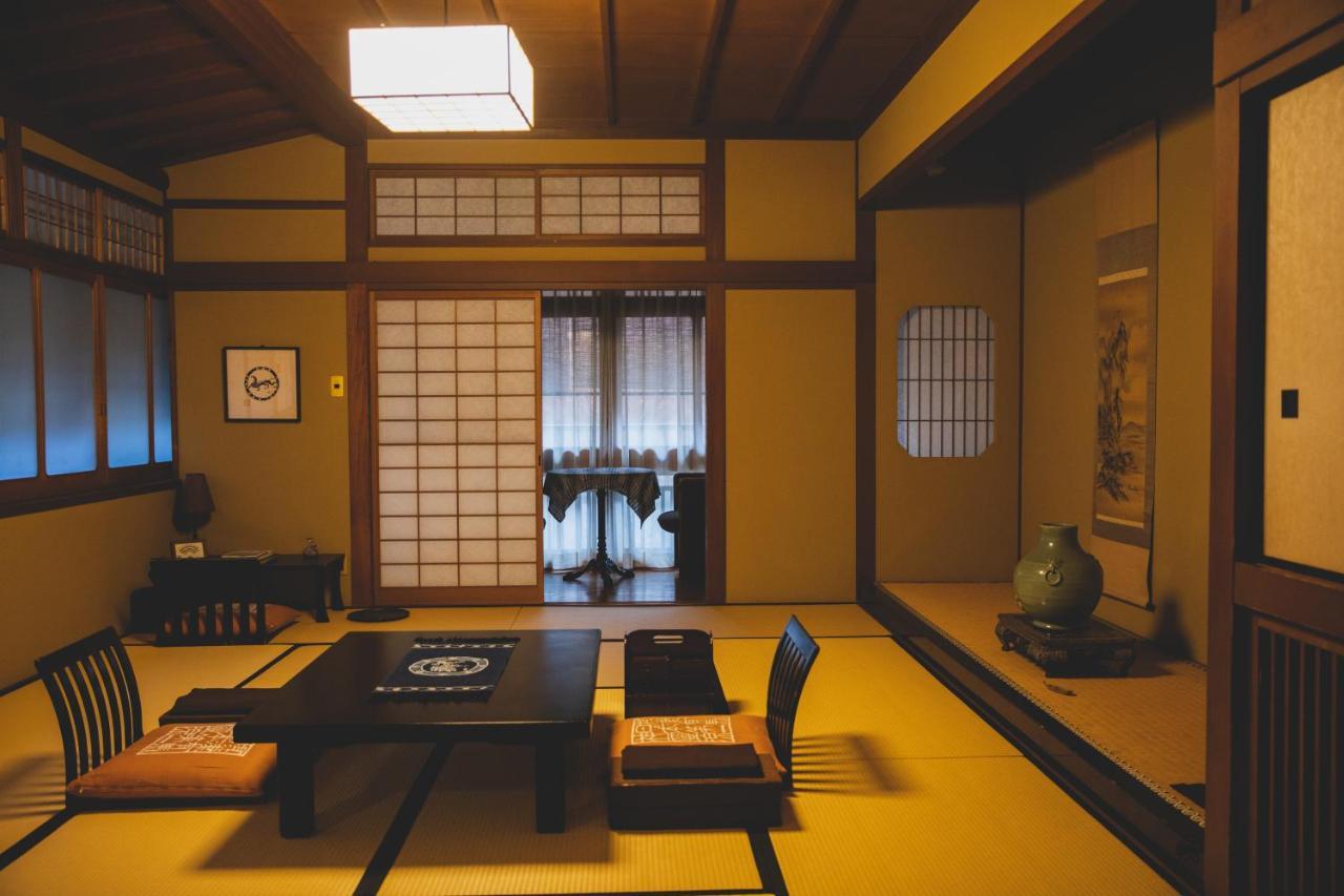 Arima Onsen Tocen Goshobo Hotel Kóbe Kültér fotó A traditional Japanese room