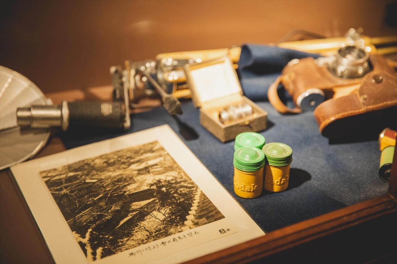 Arima Onsen Tocen Goshobo Hotel Kóbe Kültér fotó A photograph of the 1910s showing the first use of the radiometer in the laboratory of the Nobel Prize winner Pierre Curie.