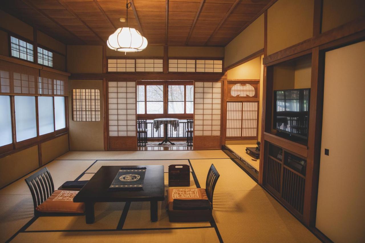 Arima Onsen Tocen Goshobo Hotel Kóbe Kültér fotó A traditional Japanese room