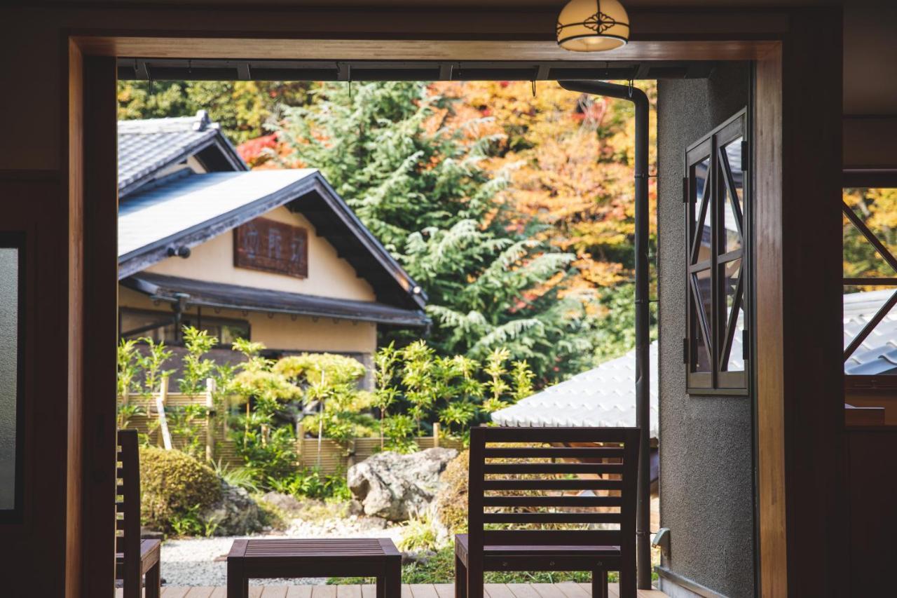 Arima Onsen Tocen Goshobo Hotel Kóbe Kültér fotó A view of the garden from the main house