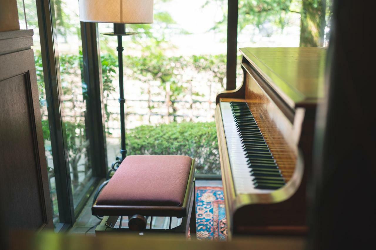 Arima Onsen Tocen Goshobo Hotel Kóbe Kültér fotó Piano in the lobby